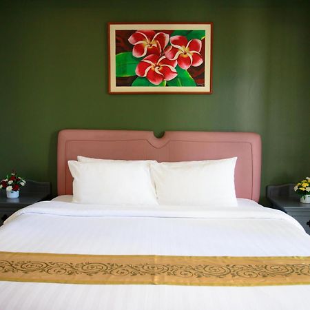 The Corner Appartement Patong Buitenkant foto
