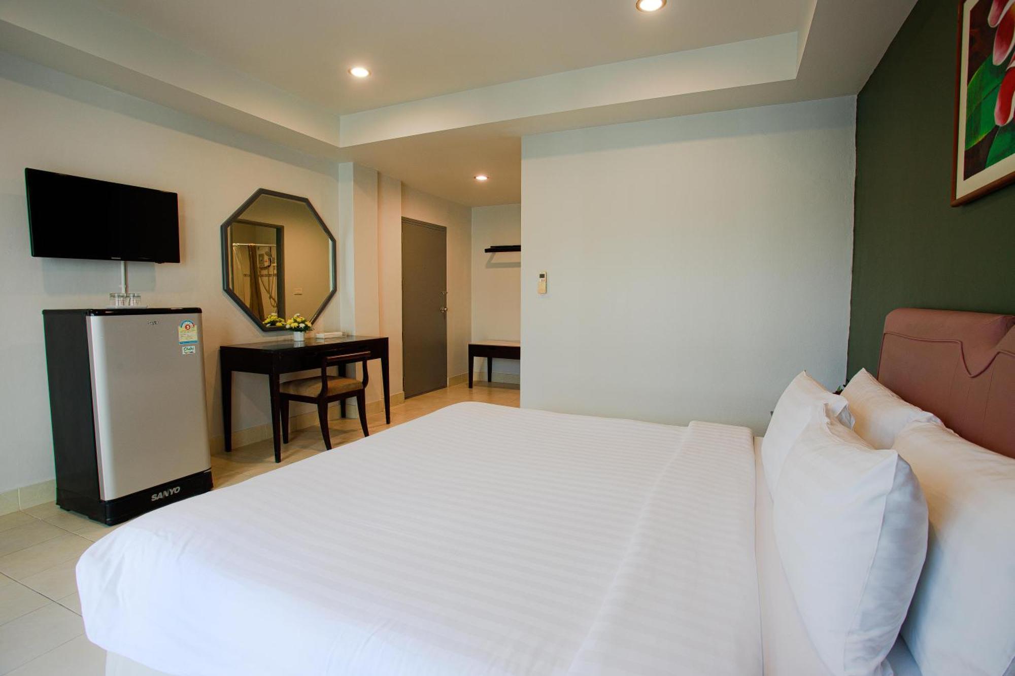 The Corner Appartement Patong Buitenkant foto