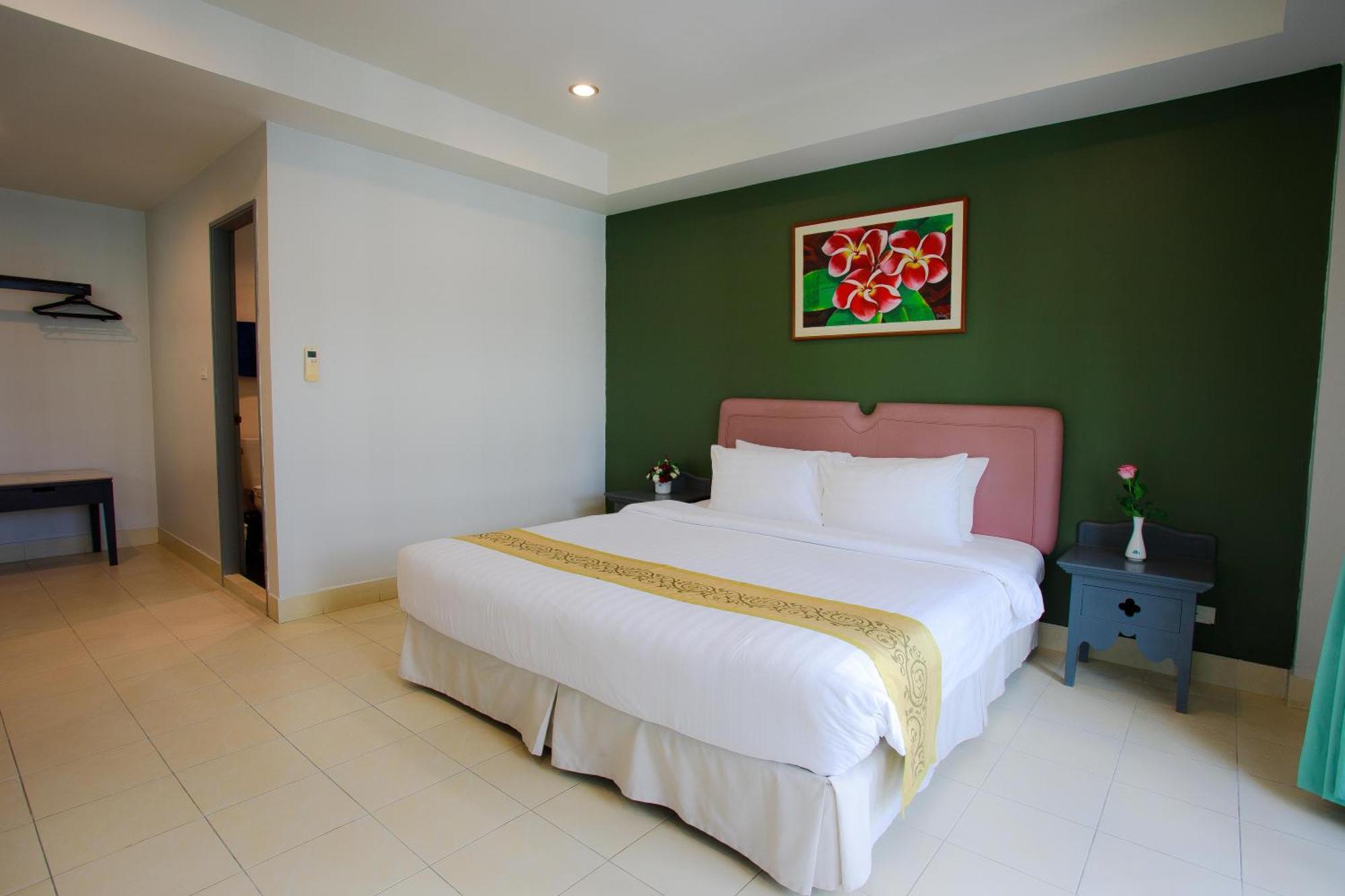 The Corner Appartement Patong Buitenkant foto