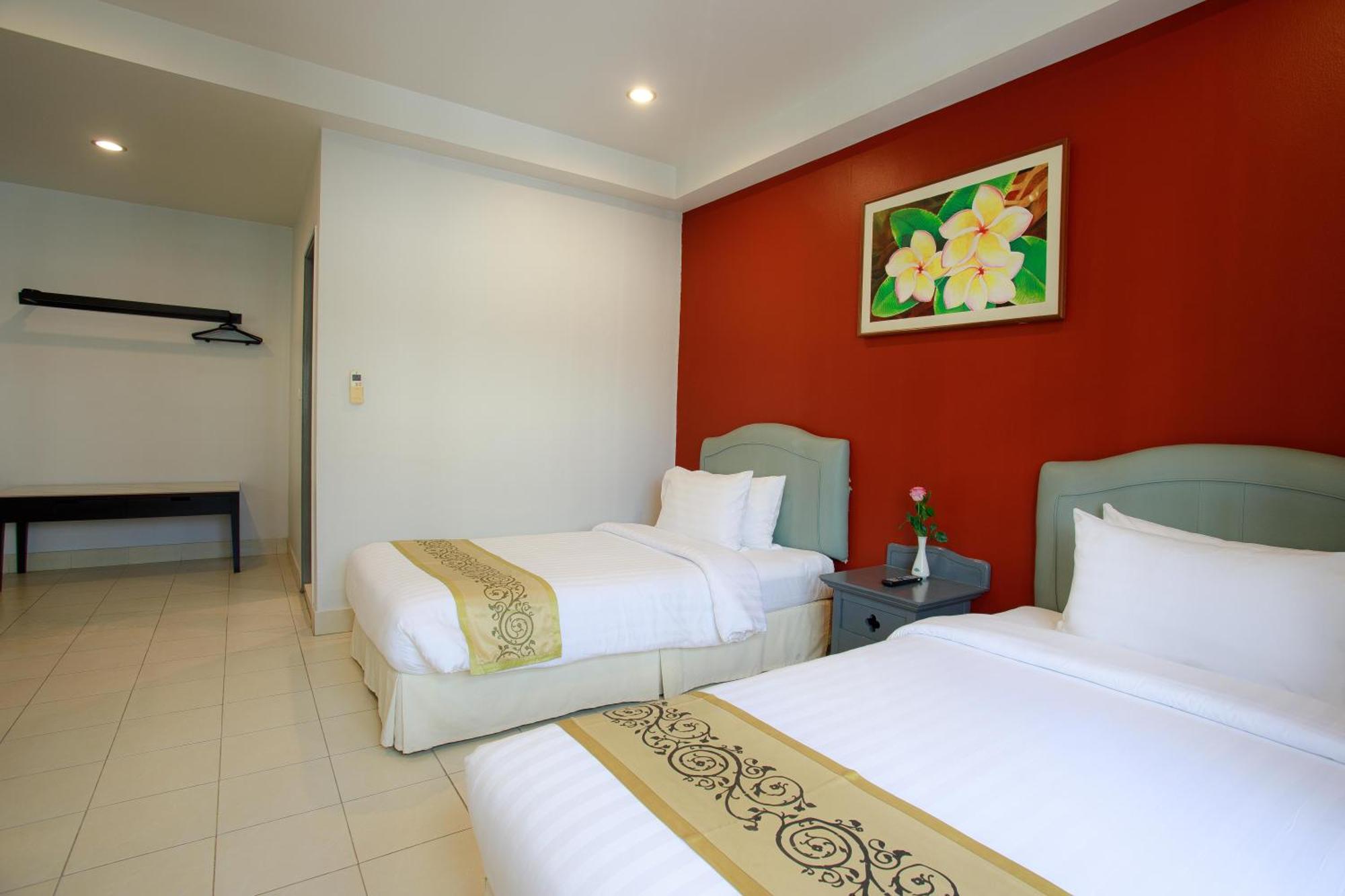 The Corner Appartement Patong Buitenkant foto
