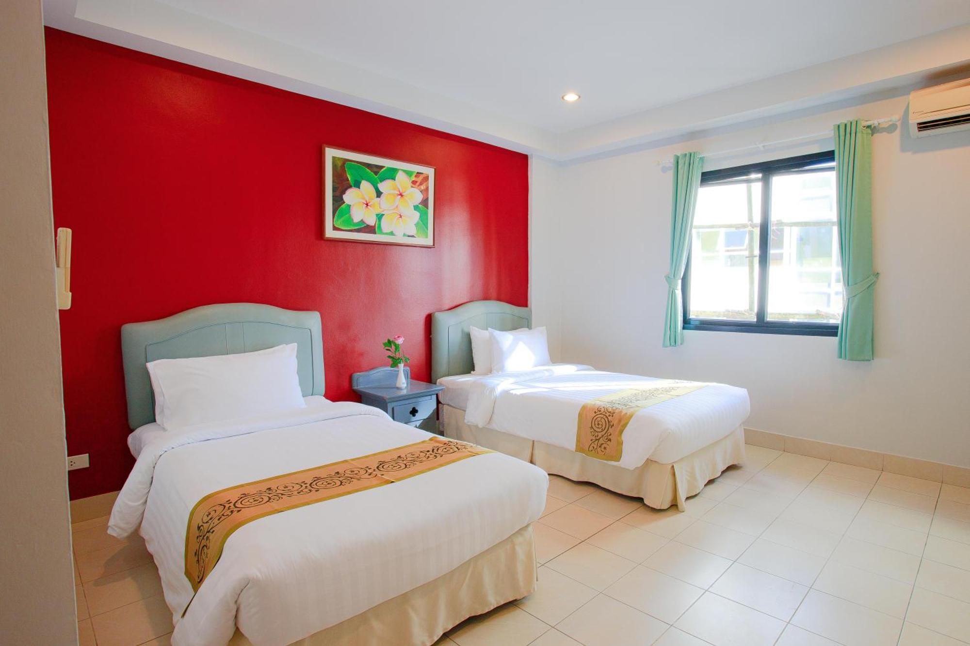 The Corner Appartement Patong Buitenkant foto
