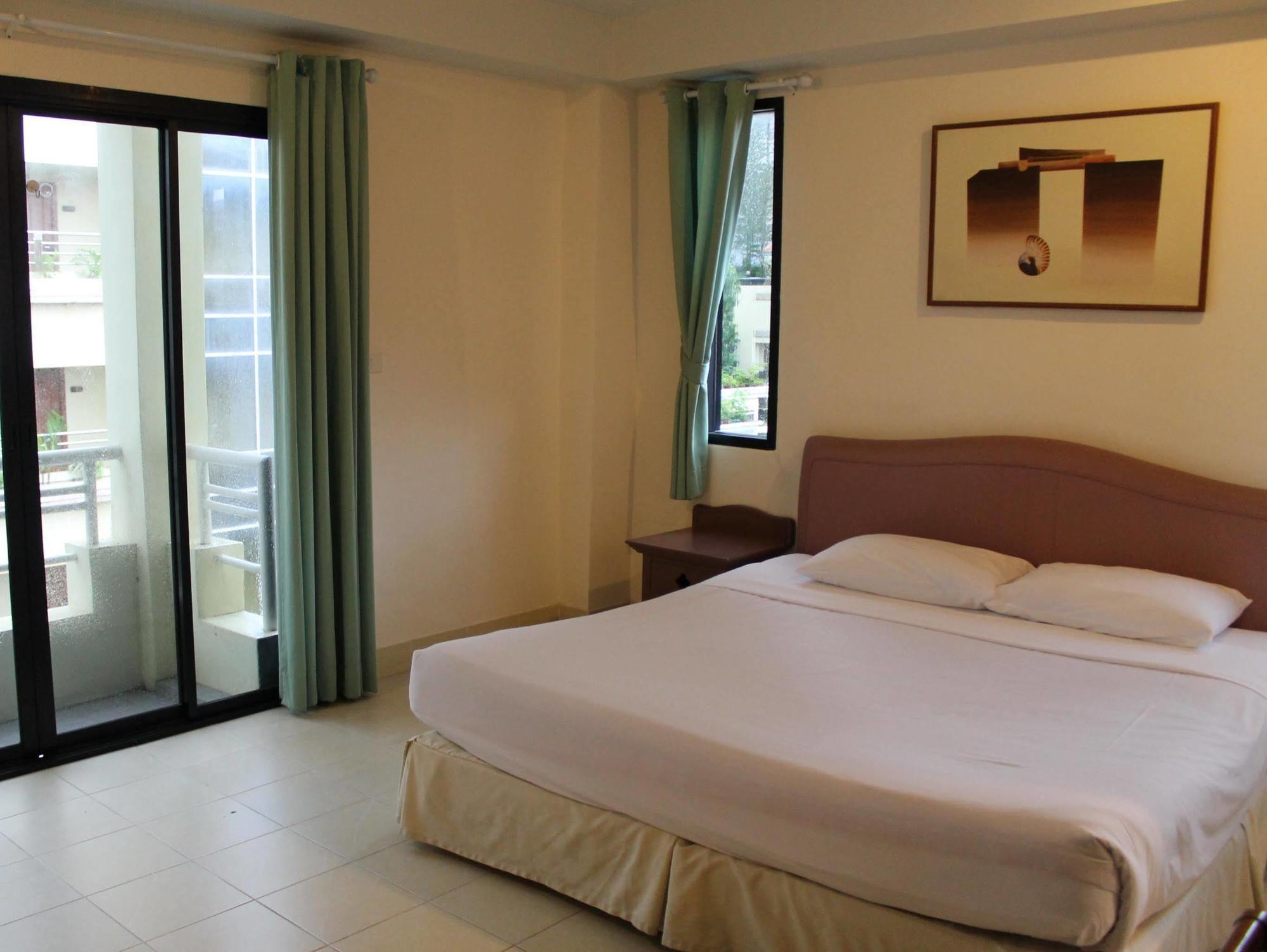 The Corner Appartement Patong Buitenkant foto